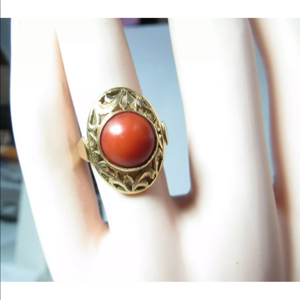 Vintage 14k gold coral ring